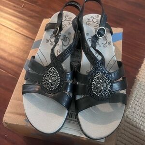 Baretraps Jovial Black Sandals, size 8